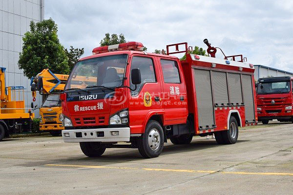 五十铃3吨水罐消防车(图1)