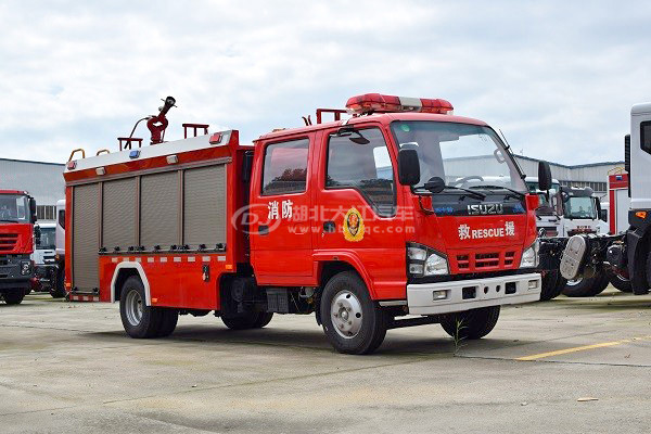 五十铃3吨水罐消防车(图2)