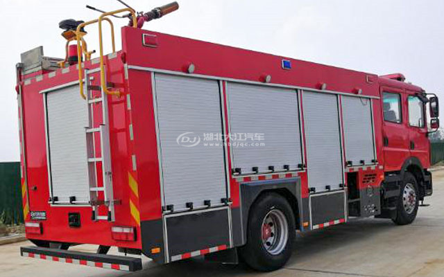 东风多利卡D9泡沫沫消防车（7吨）(图8)