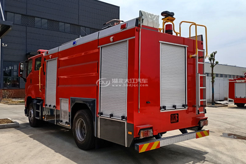 五十铃6吨泡沫消防车(图3)