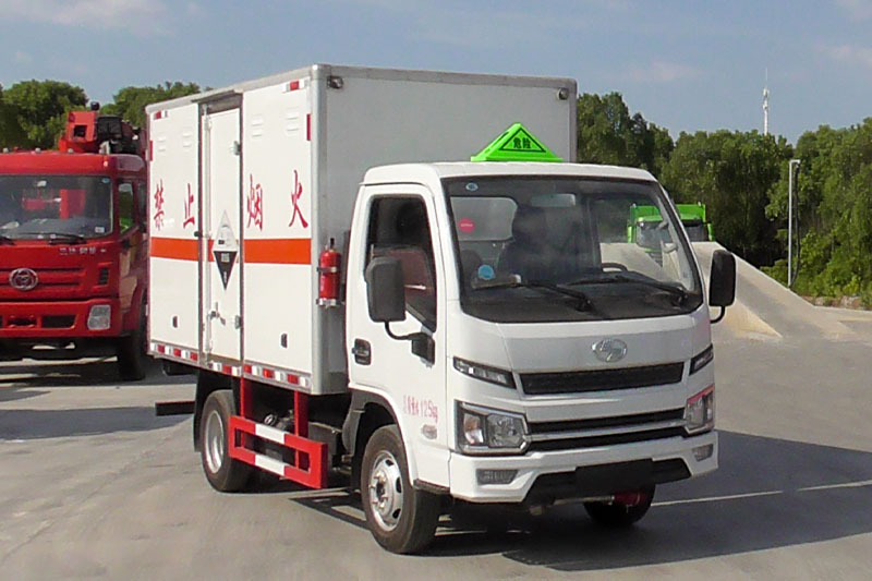 跃进S80腐蚀性物品厢式运输车(3-3.3米)【1.745吨】(图1)