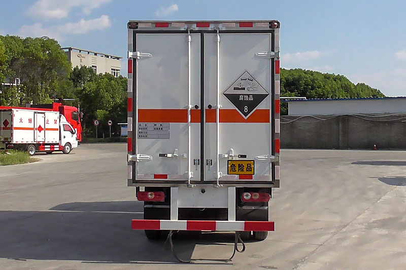 跃进S80腐蚀性物品厢式运输车(3-3.3米)【1.745吨】(图3)