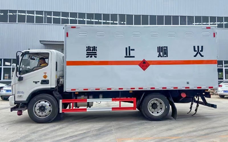 福田欧马可6.8吨易燃气体厢式运输车(5.15米)(图3)