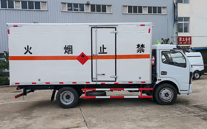 东风7吨易燃气体厢式运输车(5.2米)(图2)