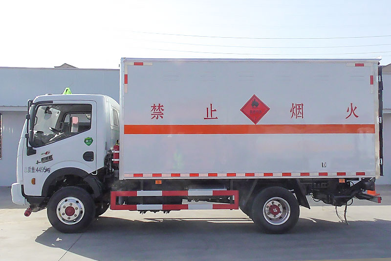东风蓝牌易燃气体厢式运输车(4.1米)(图2)