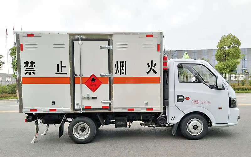 东风途逸易燃气体厢式运输车(汽油)(图2)