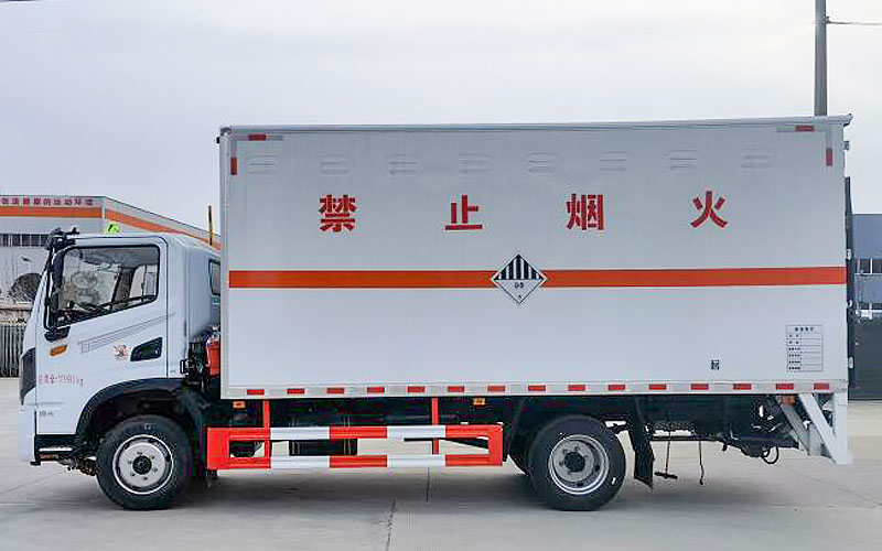 东风华神T3杂项危险物品厢式运输车（5.15米）(图2)
