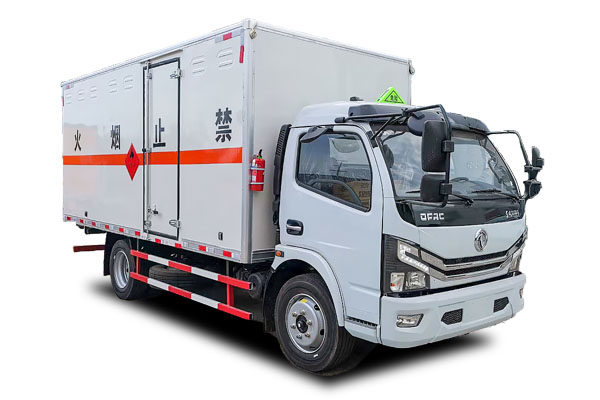 东风7吨易燃气体厢式运输车(5.2米)