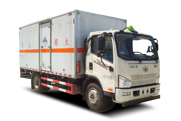 解放7吨杂项危险物品厢式运输车（5.2米）