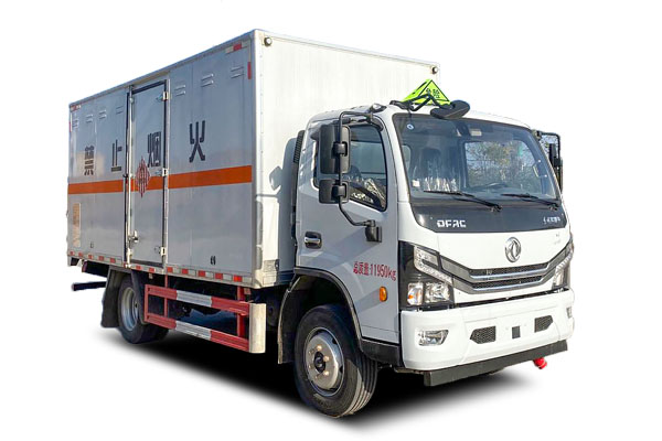东风多利卡7吨腐蚀性物品厢式运输车（5.15米）